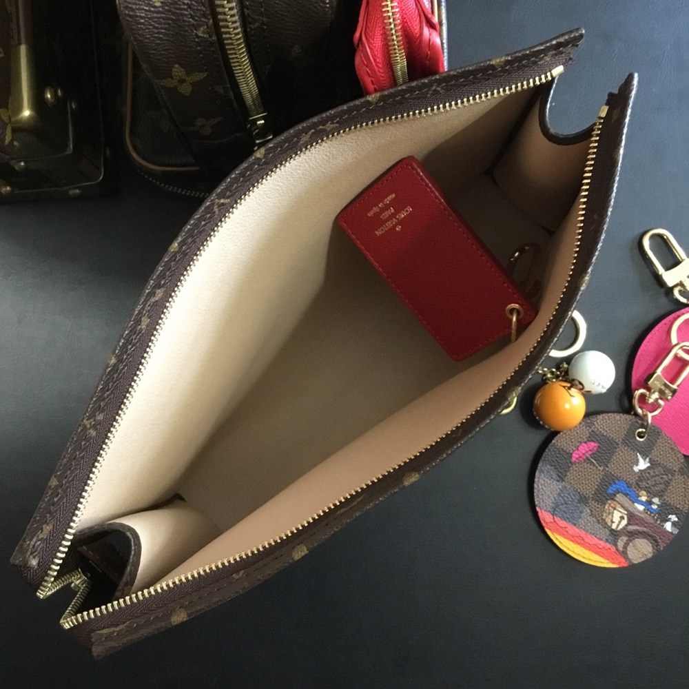Louis Vuitton Monogram Poche Toliette Canvas!  Excellent condition! - Picture 2 of 11